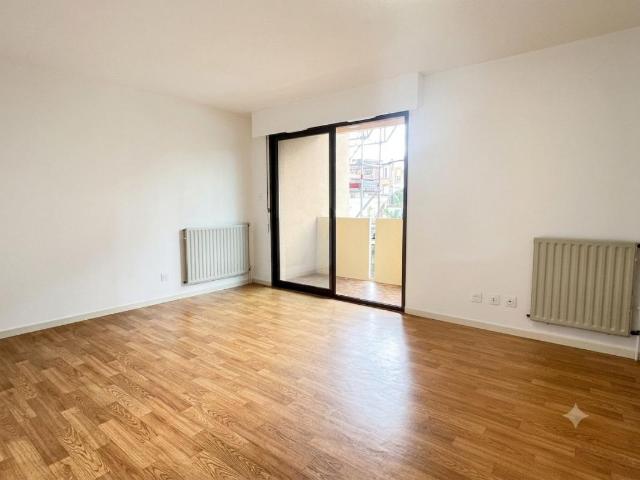 Studio meublé avec terrasse à louer 25m² centre ville Mont de Marsan