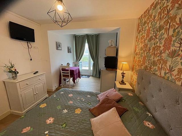 Studio meublé avec terrasse et place de parking en option Saint Côme De Fresne 14960