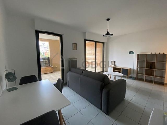 Studio meublé avec terrasse et place de parking en option Aix En Provence 13090