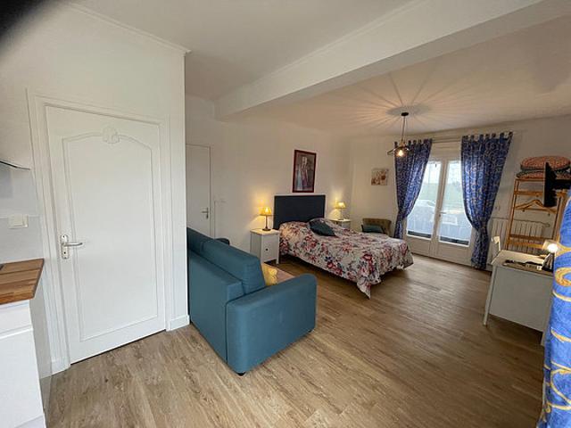 Studio meublé avec terrasse et place de parking en option Saint Côme De Fresne 14960