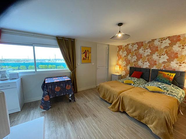 Studio meublé avec terrasse et place de parking en option Saint Côme De Fresne 14960