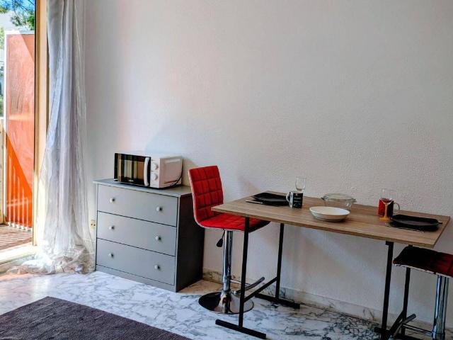 Studio meublé avec terrasse + piscine