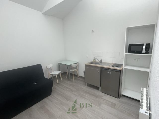 STUDIO MEUBLE à 50 mètres IUT