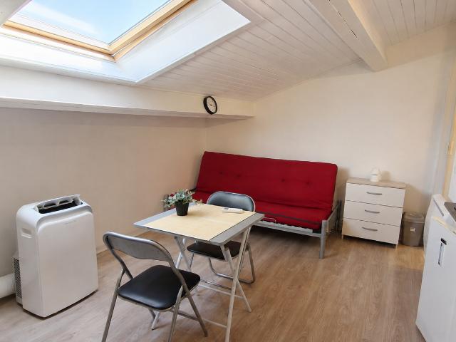 STUDIO MEUBLÉ A LOUER CENTRE VILLE AMELIE LES BAINS DERNIER ETAGE Groupement Immobilier 66