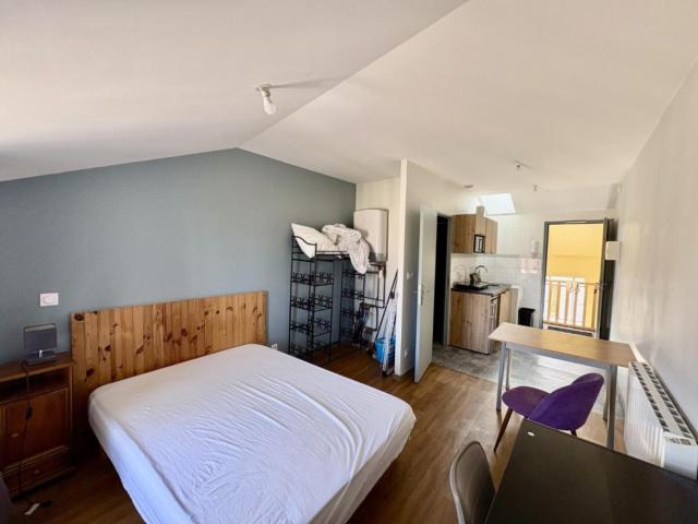 STUDIO MEUBLE A LOUER A ROANNE CENTRE VILLE