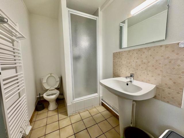 STUDIO MEUBLE A LOUER A ROANNE AVENUE DE PARIS