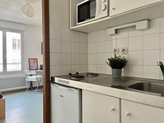 STUDIO MEUBLE A LOUER A SAINT ETIENNE