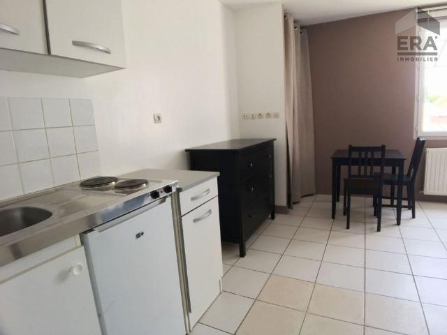 STUDIO MEUBLE A LOUER BLOIS REFAIT A NEUF, PROCHE CENTRE VILLE, LYCÉES ET ECOLES