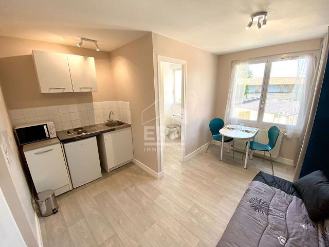 STUDIO MEUBLE A LOUER BLOIS REFAIT A NEUF, PROCHE CENTRE VILLE, LYCÉES ET ECOLES