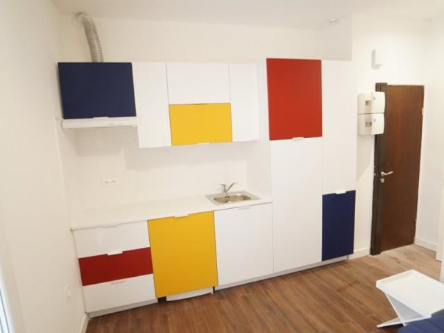 Studio meublé à louer dans le centre ville de Nice proche commerces et écoles