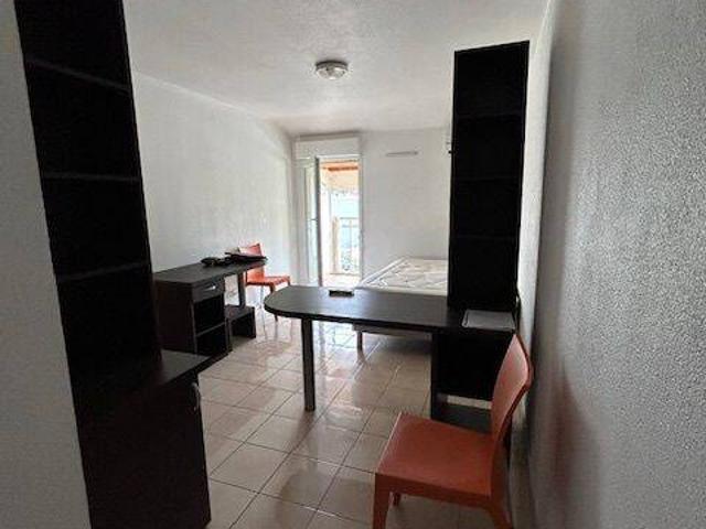 STUDIO MEUBLE A LOUER SUR LA GARDE