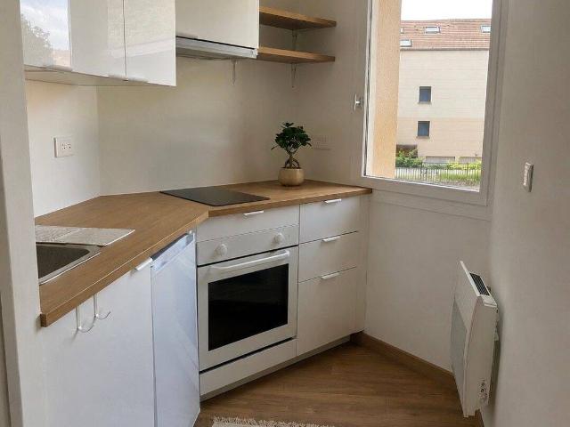 Studio meublé à louer RER à 5min Parking privatif