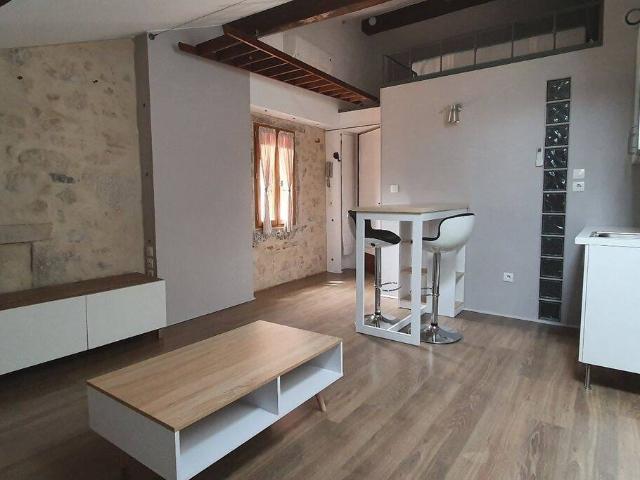 Studio meublé climatisé avec mezzanine