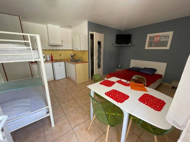 Studio meublé climatisé/wifi pour étudiants