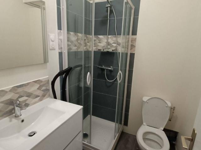 STUDIO MEUBLE COEUR DE LILLE 17.5m2. DISPO DE SUITE. RUE NATIONALE