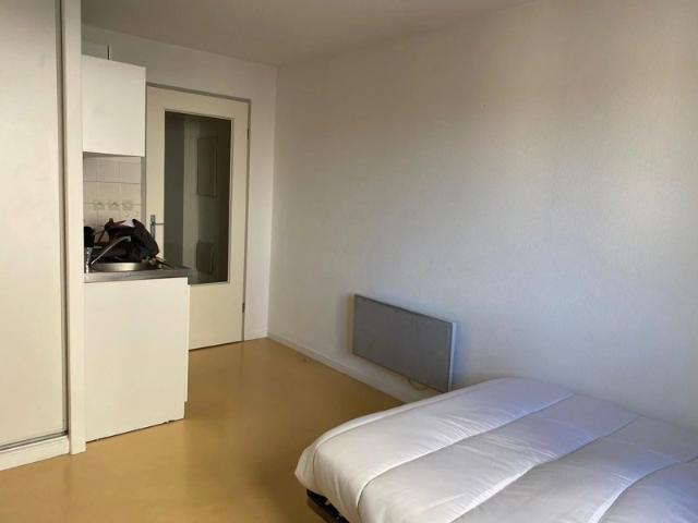STUDIO MEUBLE DANS RESIDENCE ETUDIANTE AU CENTRE DE VALENCE
