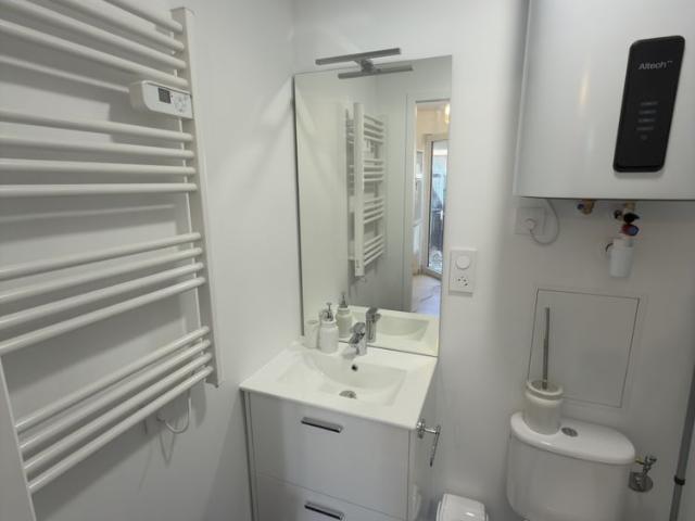 STUDIO MEUBLE DE 16M² ENTIEREMENT RENOVE PROCHE GARE