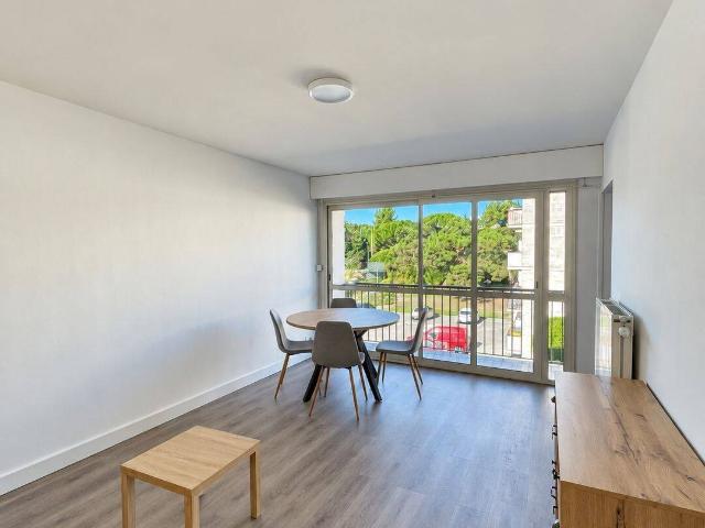 Studio meublé de 24,79 m² avec balcon et parking collectif Rés