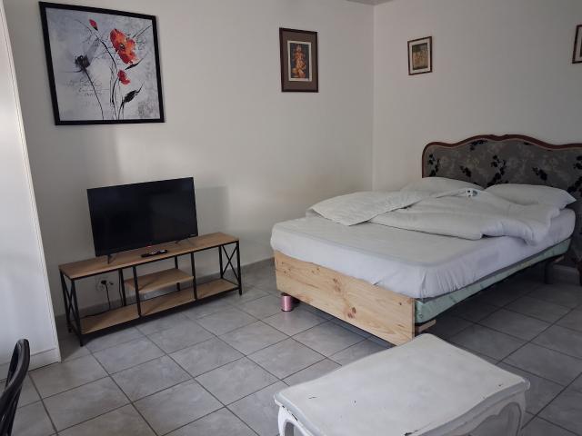 Studio meublé de 27 m2 env. avec eau et chauffage inclus !