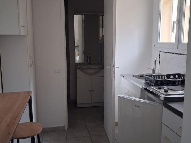 Studio meublé de 27 m² env. avec eau et chauffage inclus !