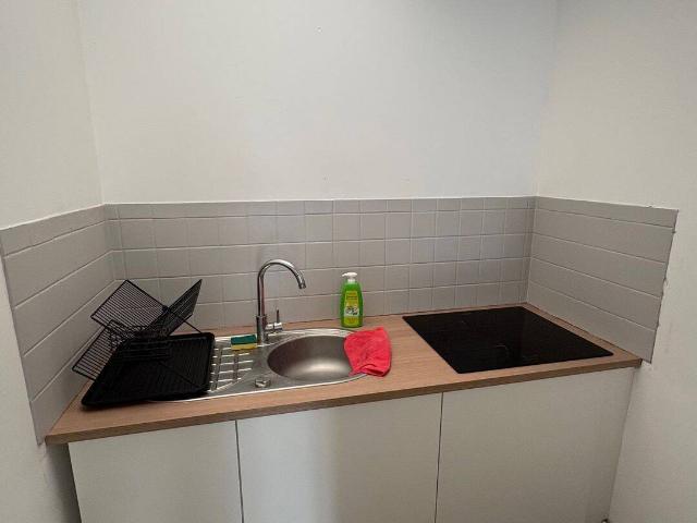 Studio meublé de 35m², situé dans le quartier de la Hotoie centre ville, rez de chaussée, d’un immeuble