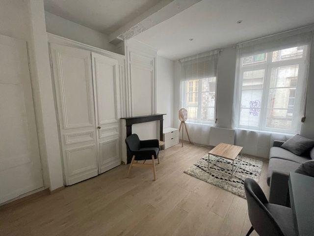 Studio meublé de 30,38 m2, rue Doudin réf G472