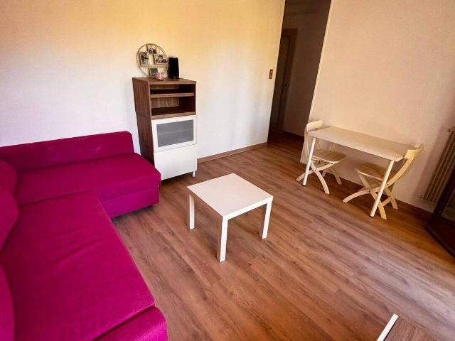 Studio meublé et bien situé. Idéal étudiant e