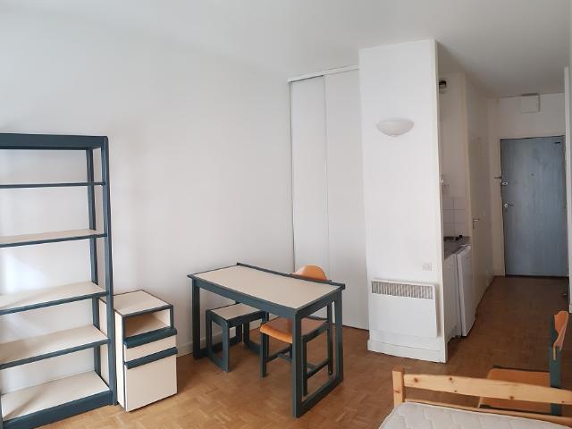 STUDIO MEUBLÉ ETUDIANT CALME LUMINEUX SANS VIS A VIS