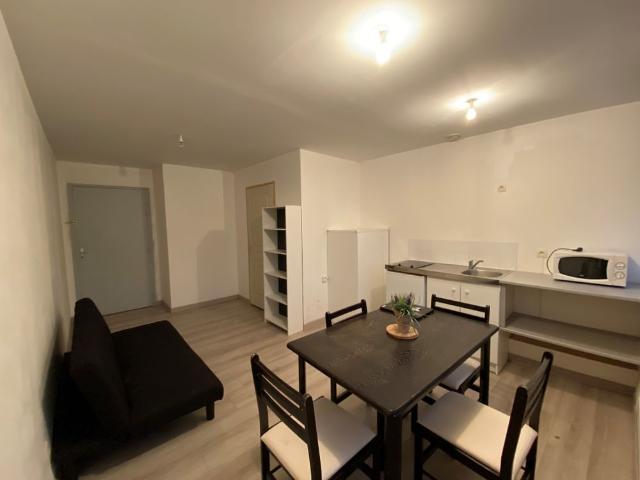 STUDIO MEUBLÉ FACE A LA FAC ST LEU électricité et chauffage compris VISITE VIRTUELLE