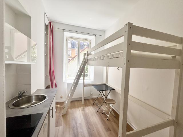 STUDIO MEUBLE HYPER CENTRE Grenoble 38000