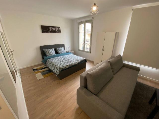 Studio meublé lumineux — À 1 min à pied de la gare de Pontoise