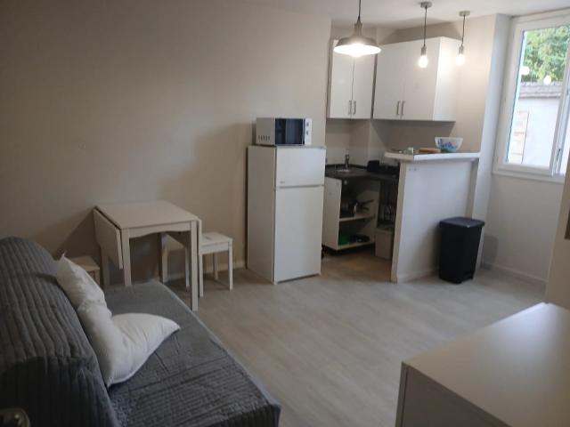 Studio meublé lumineux à Avon, 16,17 m² proche commodités