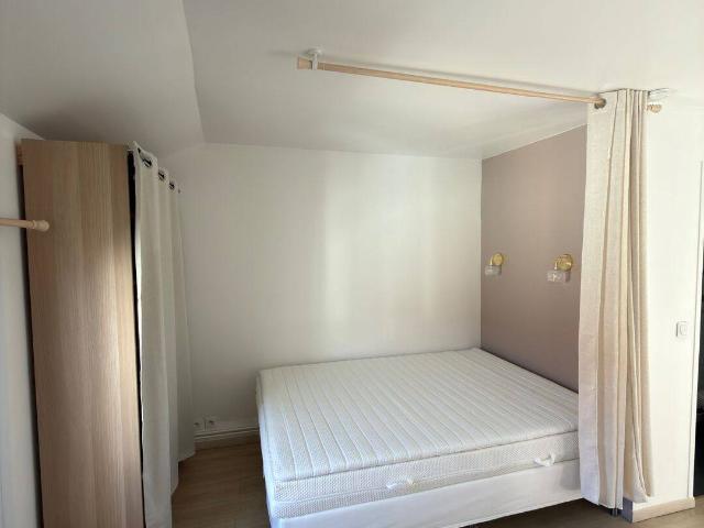 Studio meublé lumineux de 25 m² avec cave, idéalement situé