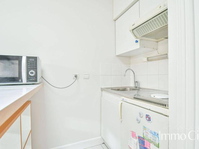 STUDIO MEUBLE PASSAGE DU GUESCLIN PARIS 15EME 943.00 euros