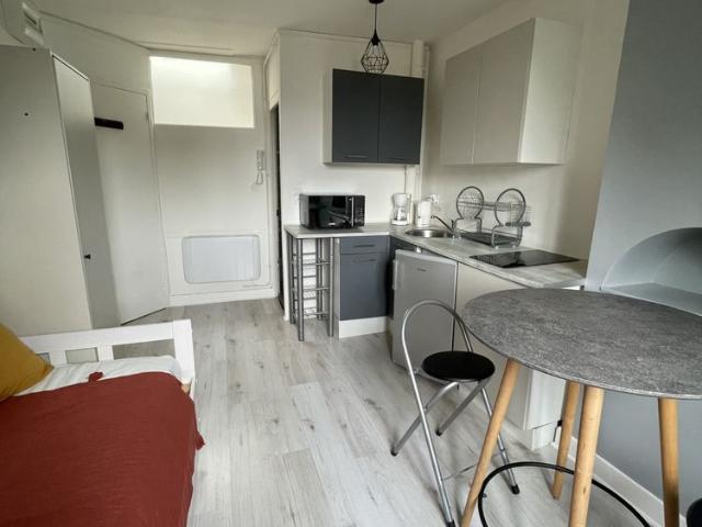 Studio meublé Place Saint Anne à La Riche Proche Fac de Médecine 400€
