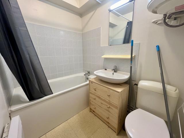 STUDIO MEUBLE PROCHE CENTRE JAUDE T1bis résidence GALAXIE boulevard Berthelot