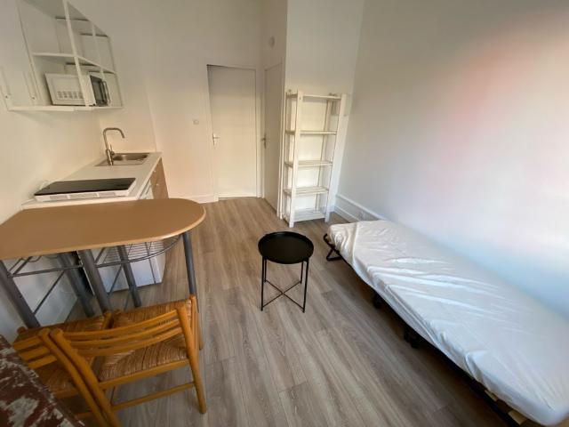 STUDIO MEUBLÉ PROCHE GARE TOUTES CHARGES COMRPISES