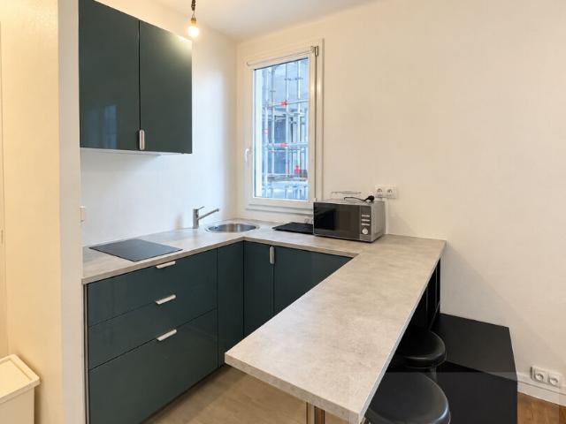 STUDIO MEUBLE PROCHE RER A