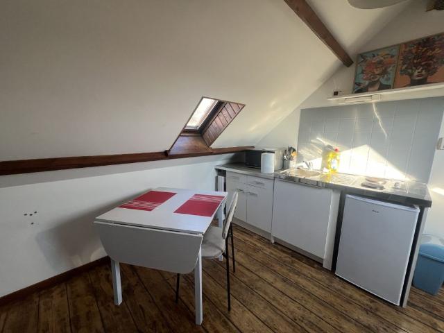 STUDIO MEUBLÉ QUARTIER SAINT ANNE