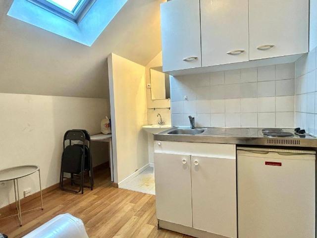 STUDIO MEUBLÉ / RUE PHILIPPE PARROT