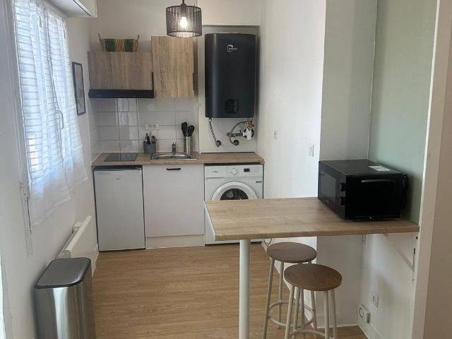 STUDIO MEUBLÉ RÉNOVÉ 22 m² – REZÉ – BALCON & PARKING – PROCHE TRAM