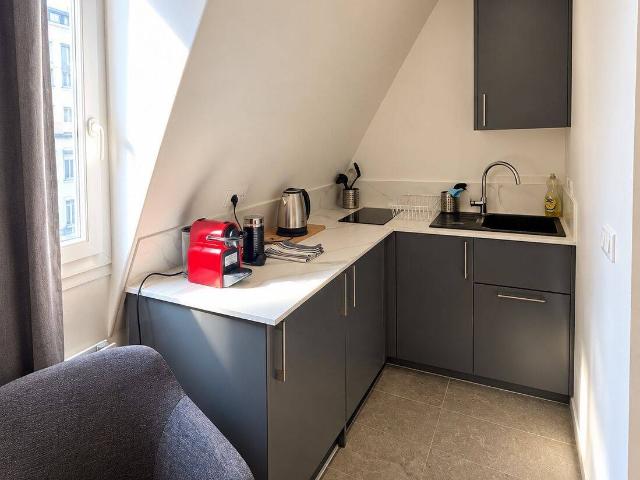 Studio meublé rénové à Madeleine 75008