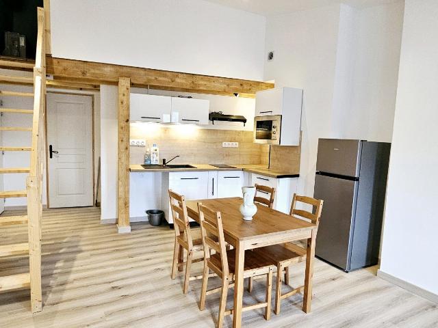 Studio meublé rénové avec mezzanine à Carnoules