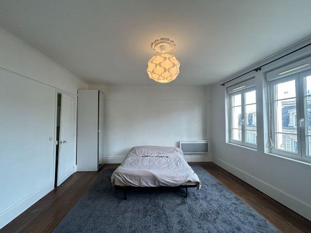 STUDIO MEUBLÉ 14 m² HYPER CENTRE HOTEL DE VILLE