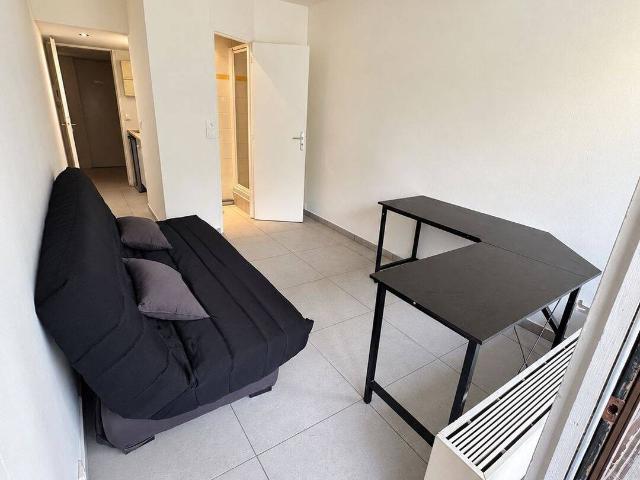 Studio meublé 15 m² – Versailles – Vue sur parc – 700 €/mois charges comprises