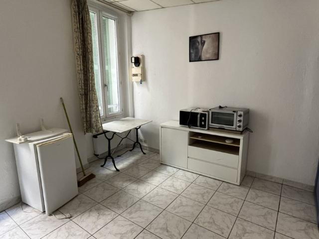 STUDIO MEUBLE 15.60 M2 AUBAGNE