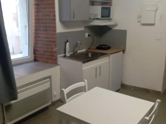 Studio meublé 17 m² – Charges incluses – Centre ville Orange 84100