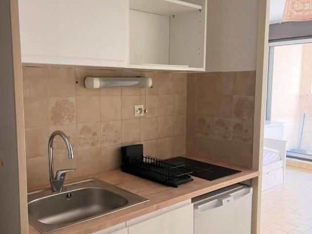 Studio meublé 18.9 m², kitchenette équipée, avec balcon