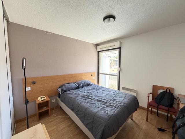 STUDIO MEUBLE 18M2 AVEC BALCON RÉSIDENCE ÉTUDIANTE JULES FERRY – À DEUX PAS DU CAMPUS TRÉFILERIE