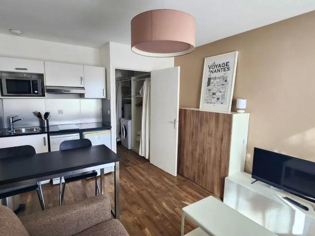 Studio meublé 19 m² CHU Location Appartement nantes: 19.47 m2